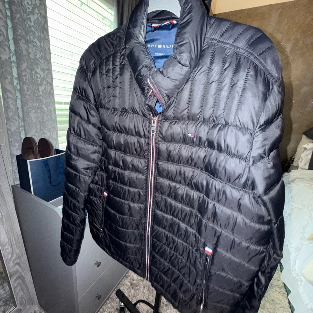 Tommy Hilfiger Black Puffer Jacket with Quilted Design